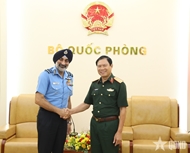 General Nguyen Tan Cuong welcomes Indian Air Chief Marshal